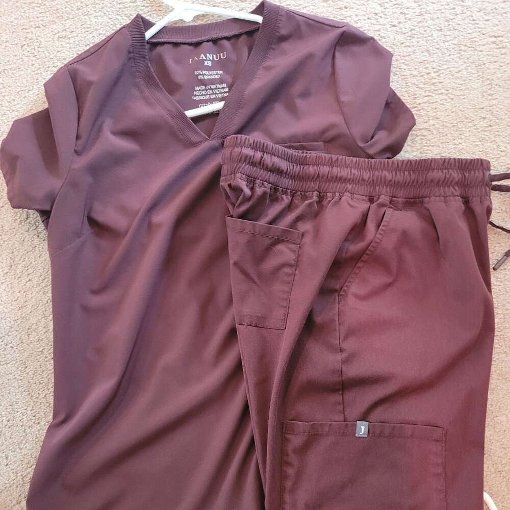 medical scrubs like new